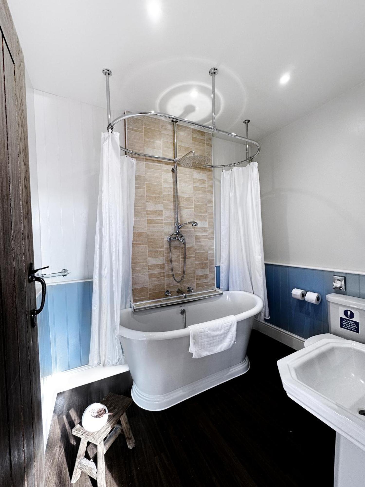 The Crown At Marnhull Hotel Sturminster Newton Room photo